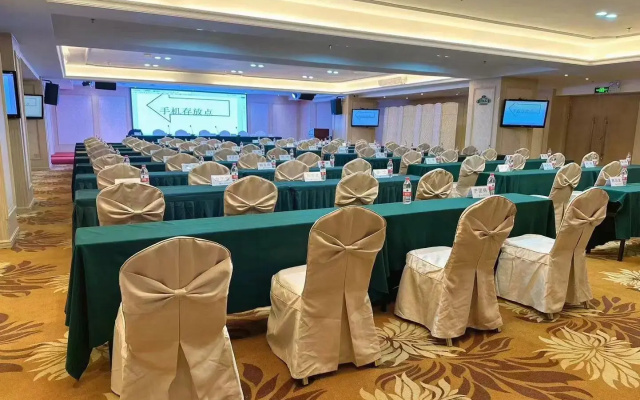 Vienna International Hotel (Shenzhen Pinghu Metro Station)