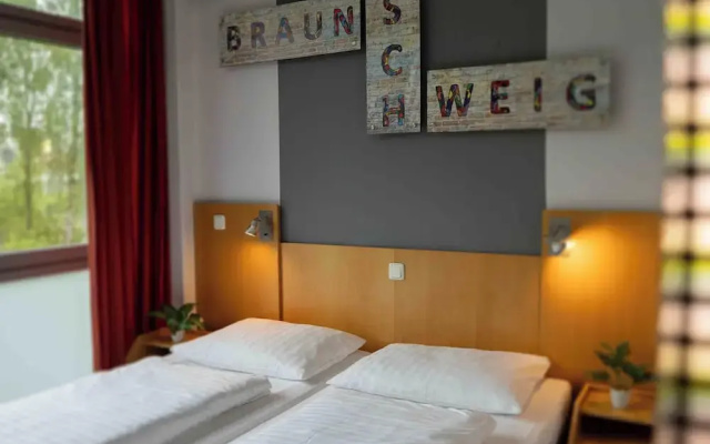Отель Plaza Inn Braunschweig City Nord