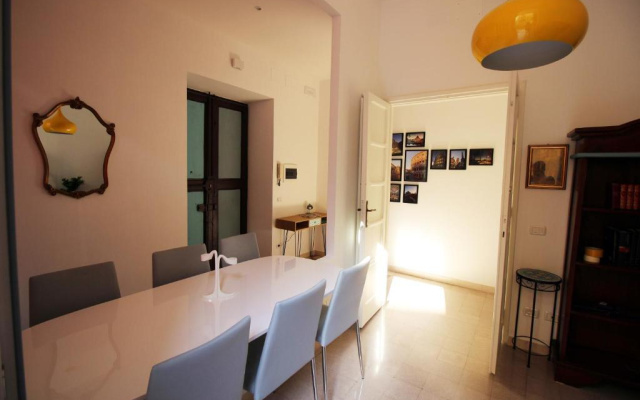 Charming Apartment Near Piramide