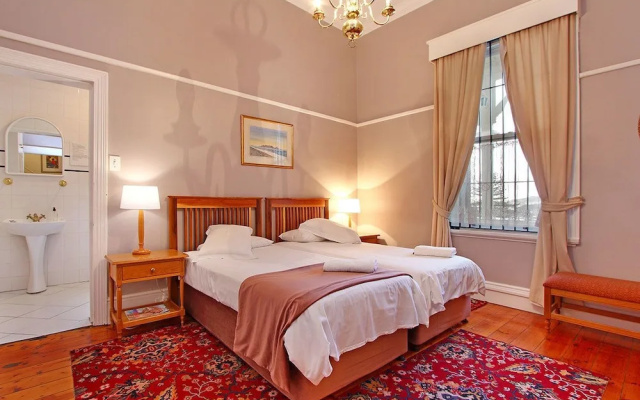 Hillcrest Manor Guesthouse