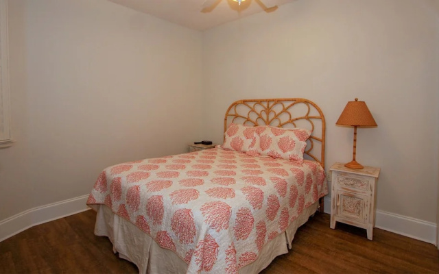Renovated Three Bedroom - Unit Crb0211
