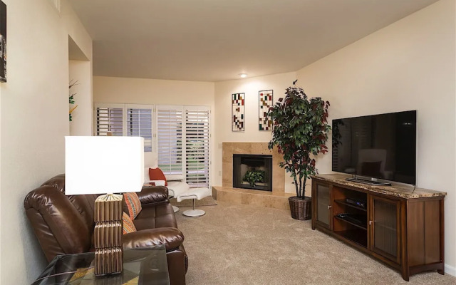 Royal Palm Condo 2 BR by Casago