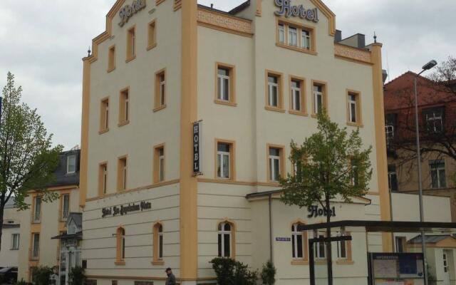 Hotel am Bayrischen Platz вид на фасад