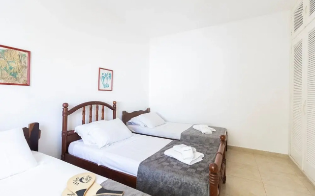 Casa a 50m da Praia com Churrasqueira