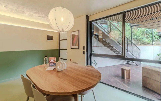 w Attractive 2BR w Balcony in Poblado