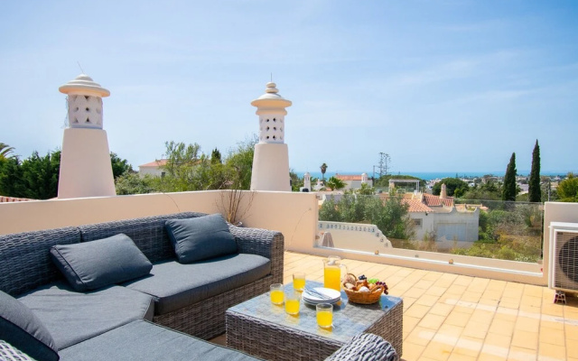 67 adm 3 Bedroom Villa Walking Distance to Carvo