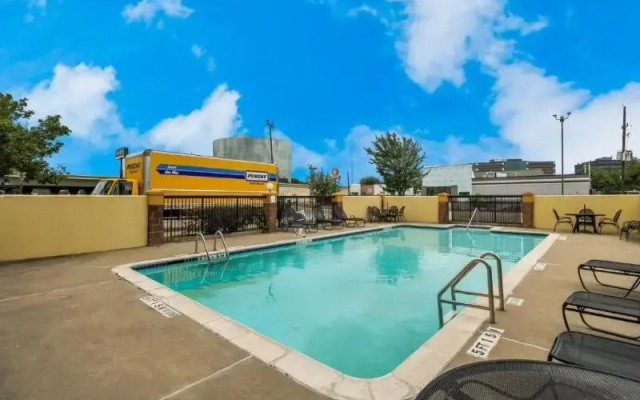 MainStay Suites