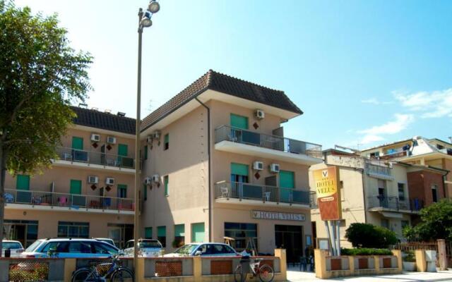 Hotel Velus Чивитанова-Марке вид на фасад