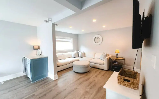 Waterfront Hyannis Home Near Ferry