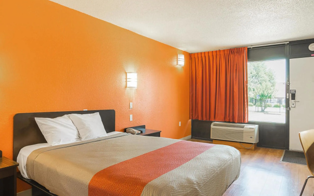 Motel 6 Little Rock, AR - West