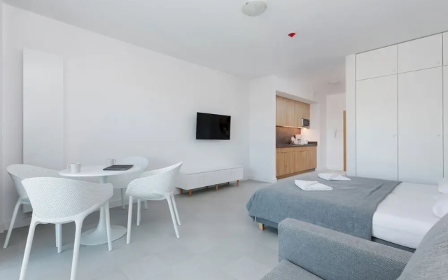 Aquamarina Prima Apartments by Renters