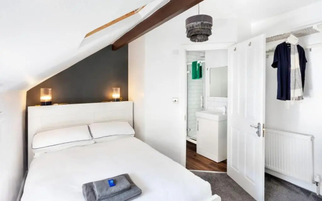 Stunning 4Bed Townhouse by HIC & Trendy Kings Quarter!