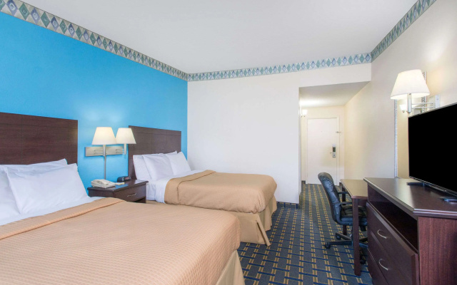 Days Inn by Wyndham Roanoke/Hollins Near I-81