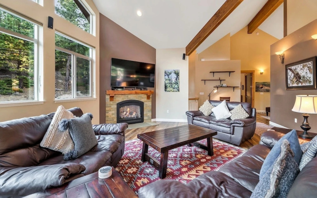 Luxury Retreat at Heavenly by RedAwning