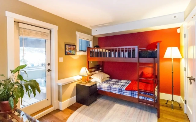 Spacious Town Home With Private Hot Tub