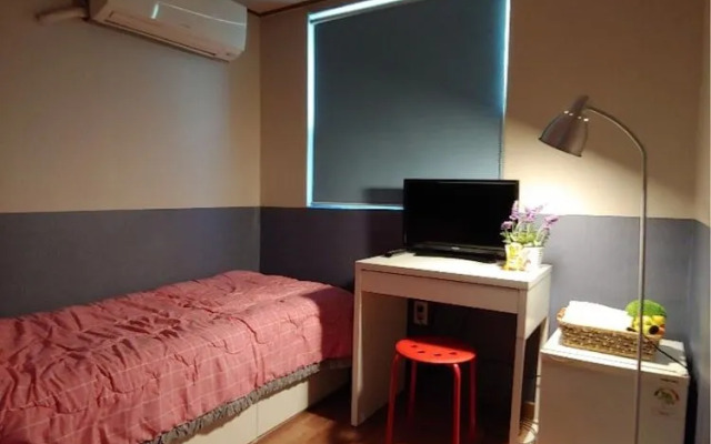 I Sleep Alone Guesthouse