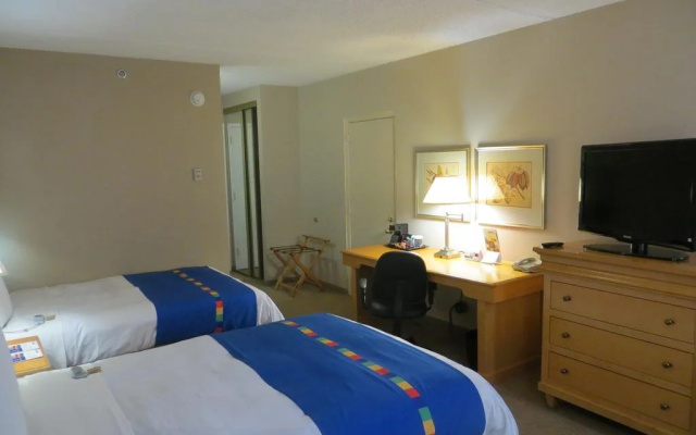Love Field Hotel and Suites