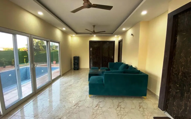 GoBravo 72 - 3BHK Farm with Pool & Garden Sec150 Noida