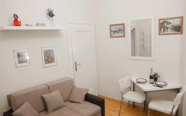 Apartment Charlie
