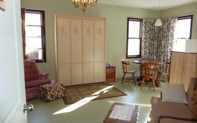 Hedley Inn & Hostel