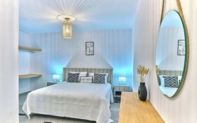 Paros Gem
