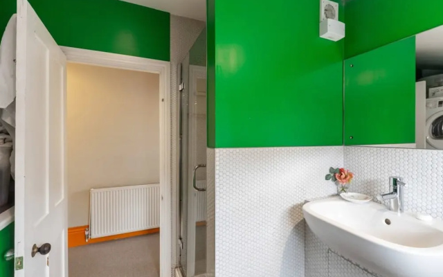 Lovely 4 Bedroom House near Portobello