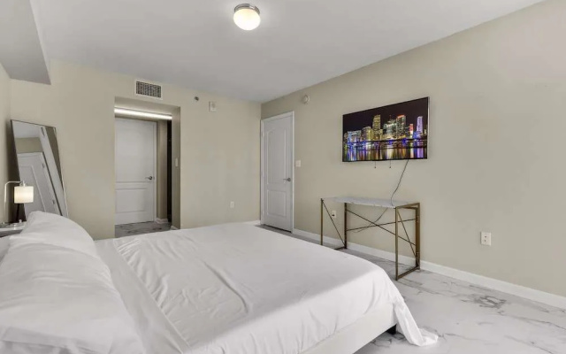 The Club at Brickell Bay Luxury Suites