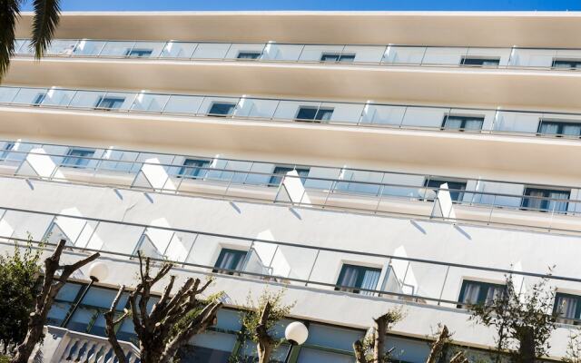 Отель Globales Cala´n Blanes вид на фасад