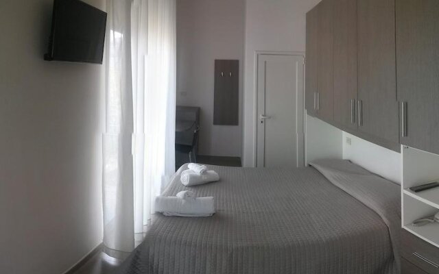Hotel Sant'elena Римини комната для гостей