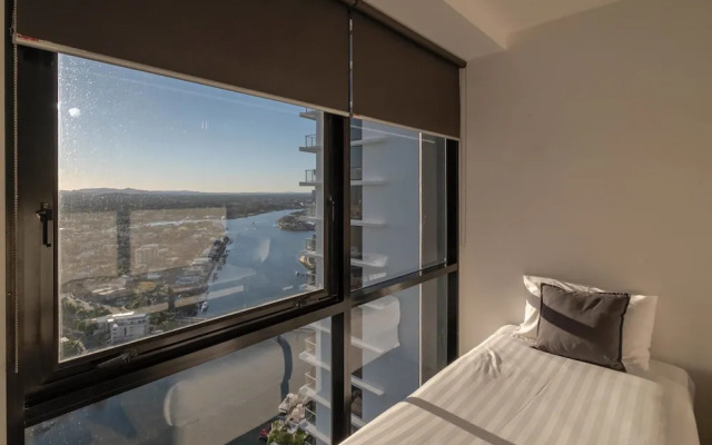 Circle on Cavill Luxury 2-Bedroom Ocean Views