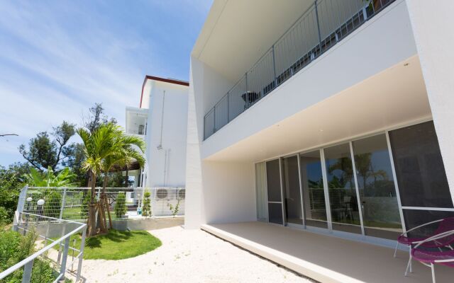 Отель Kariyushi Condominium Resort Onna Maeda Base Япония, Центр Окинавы - отзывы, цены и фото номеров - забронировать отель Kariyushi Condominium Resort Onna Maeda Base онлайн вид на фасад
