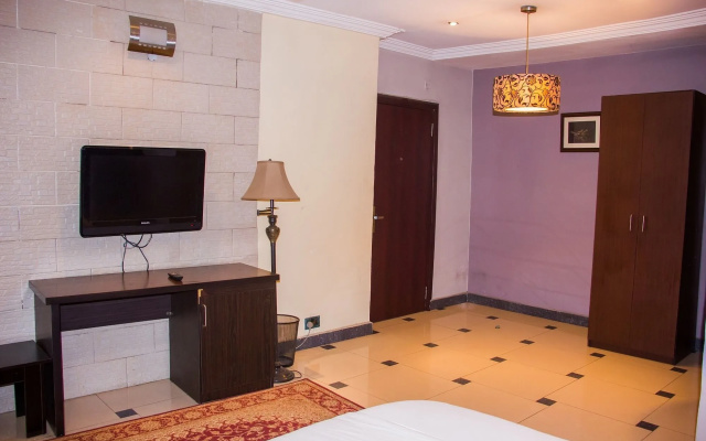 Tivoli Residence & Bar