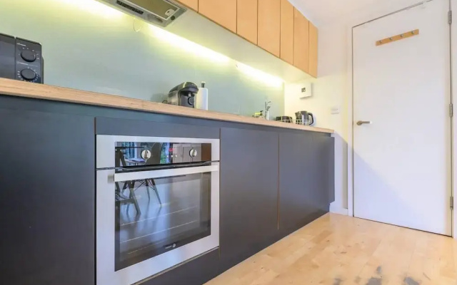 Leeds - Sleeps 4 - Free Parking