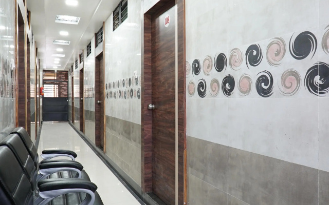 OYO 30952 Hotel Om Sai Leela
