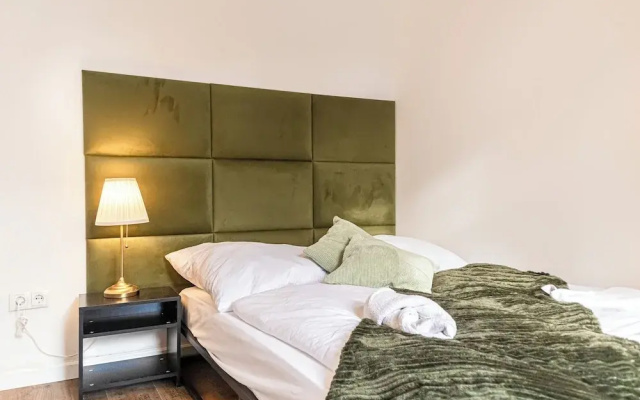 Charming 2BR Apt Near Meidling Station