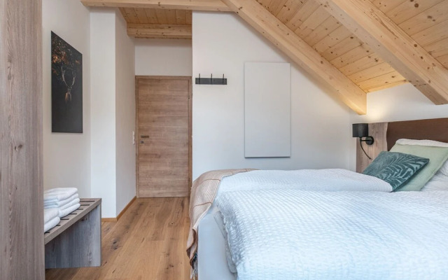 Detached Chalet w Combi Sauna, Near Ski Lift, Haus Liene
