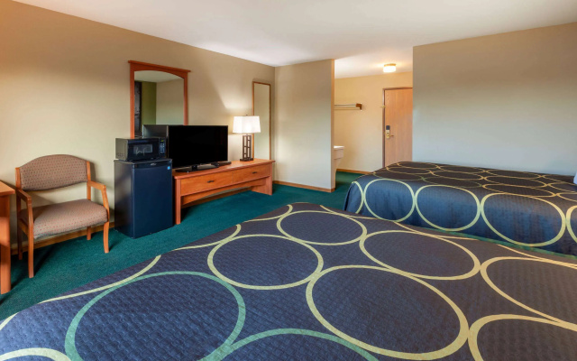 Super 8 by Wyndham Berlin WI