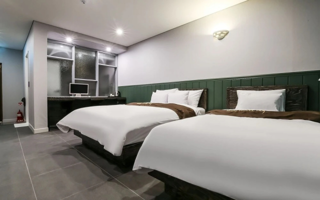 Hotel Maru