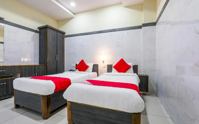 OYO Flagship 9352 Hotel SRC Grand