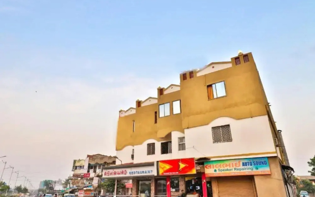 Goroomgo Silver Palace Ahemadabad