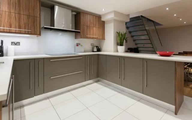 The Escalier Mews - Stunning 3bdr Home Flooded With Light