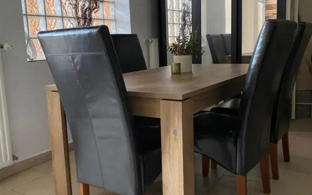 Viktria Vzparti Medencs Apartman