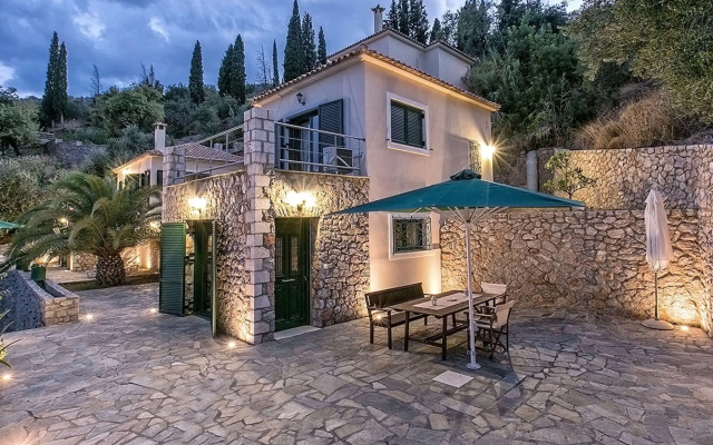 Spacious Villa near Sea in Pera Melana