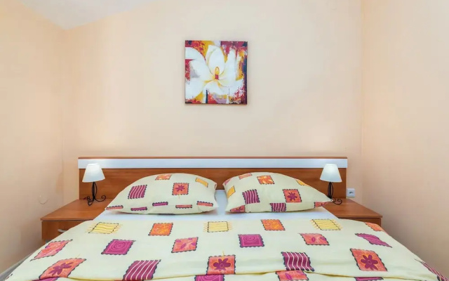 Apartment in Liznjan Near Bora Beach
