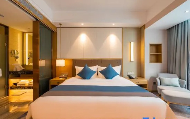 Zhongzhou Huayue Hotel