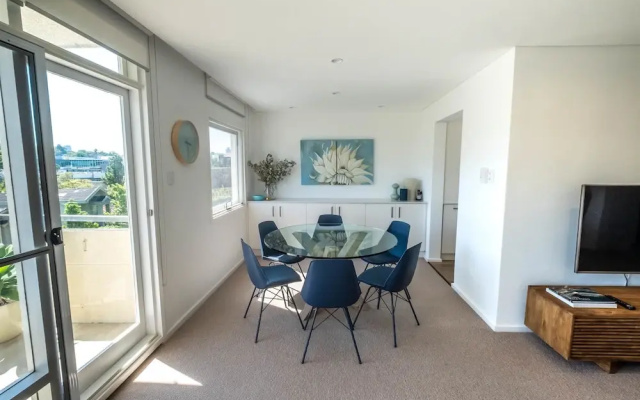 Luxury in Prestigious Double Bay H428
