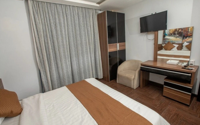 Mera Park Hotel
