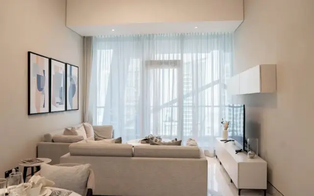 Cozy 1BR With Canal Views Full Amenities
