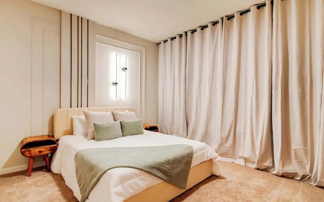 Family-friendly Townhouse w/ Private Pool & Game Room