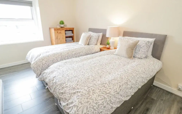 Gerrard House Apartment